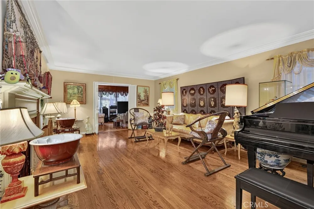 2136 S El Molino San Marino, CA 91108