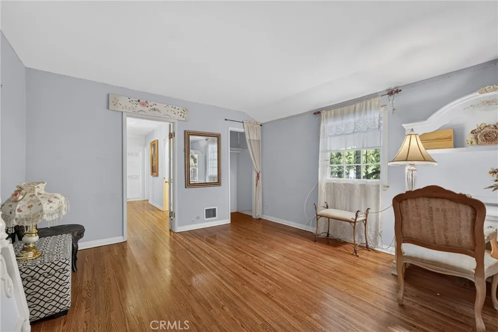 2136 S El Molino San Marino, CA 91108