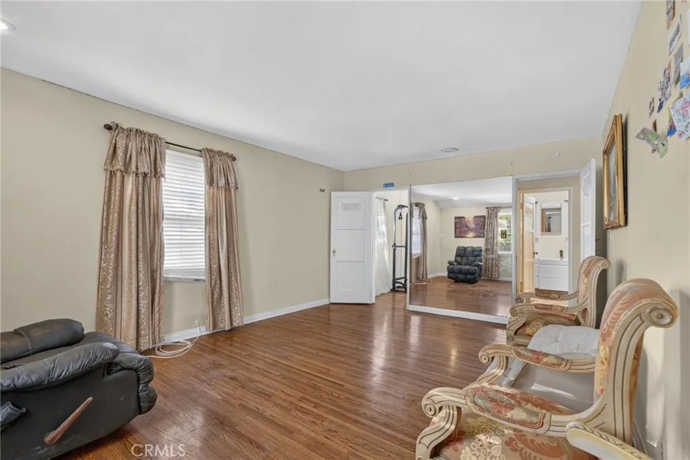2136 S El Molino San Marino, CA 91108