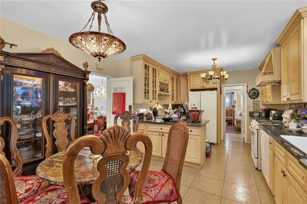2136 S El Molino San Marino, CA 91108