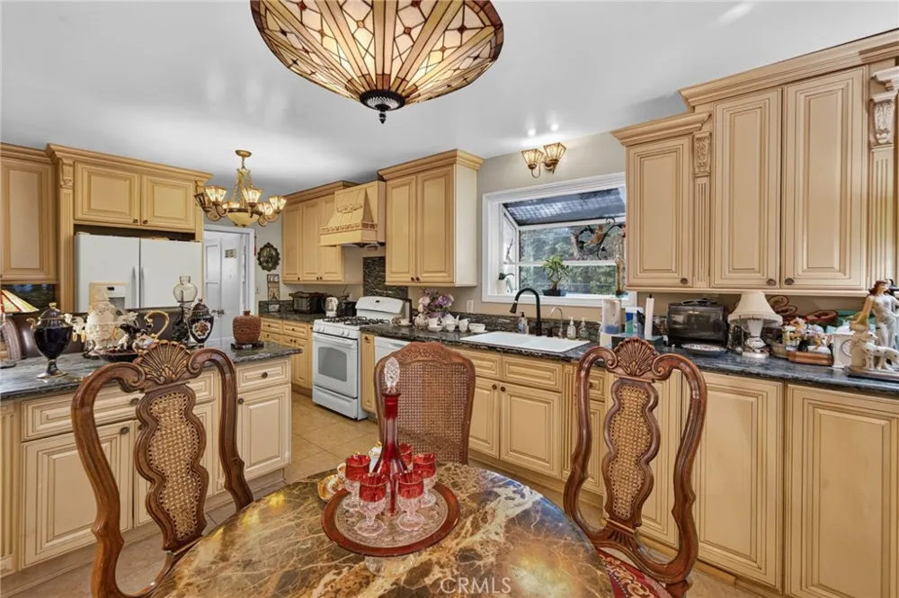 2136 S El Molino San Marino, CA 91108
