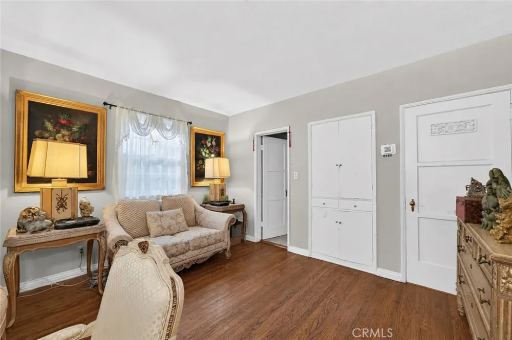 2136 S El Molino San Marino, CA 91108