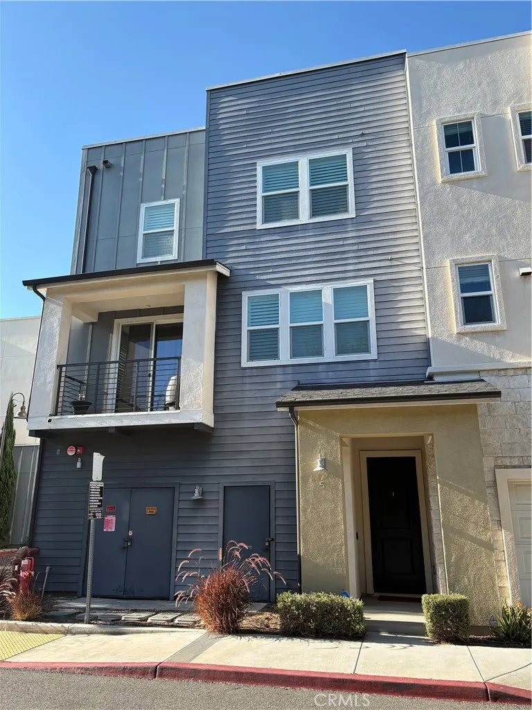 1422 Harbor Santa Ana, CA 92703