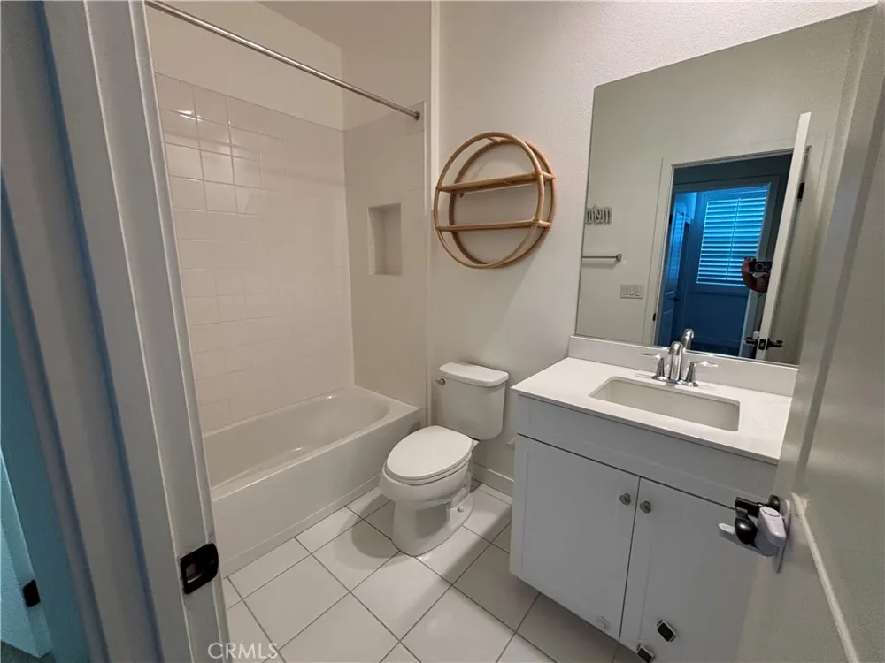 1422 Harbor Santa Ana, CA 92703