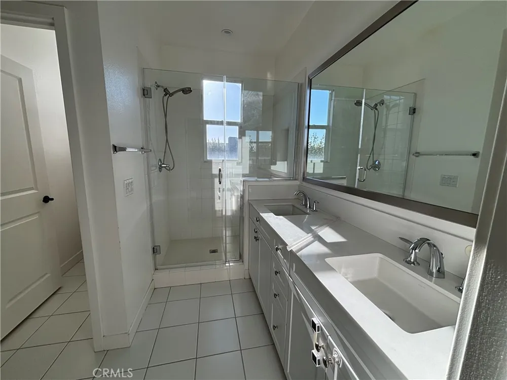 1422 Harbor Santa Ana, CA 92703