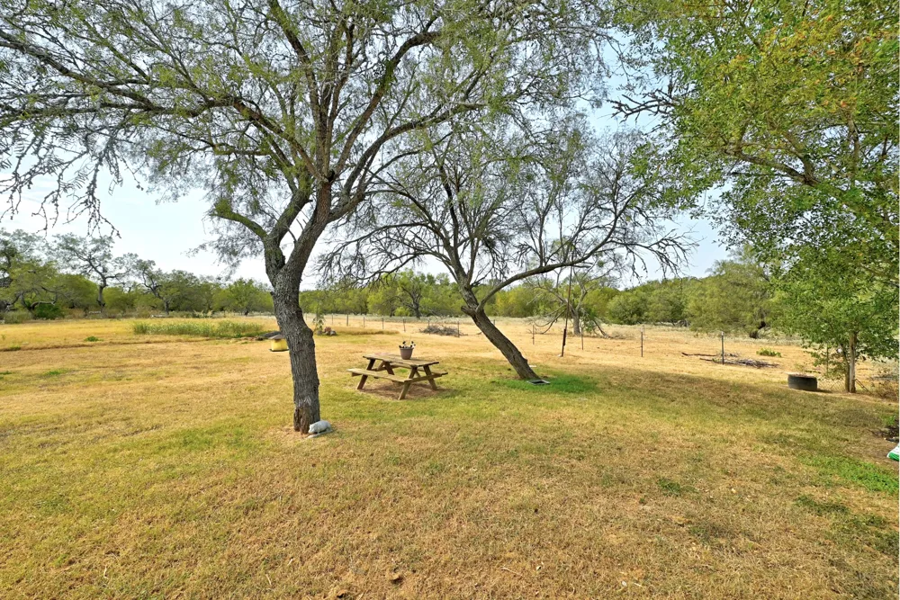 311 Salt Lake Road Luling, TX 78648