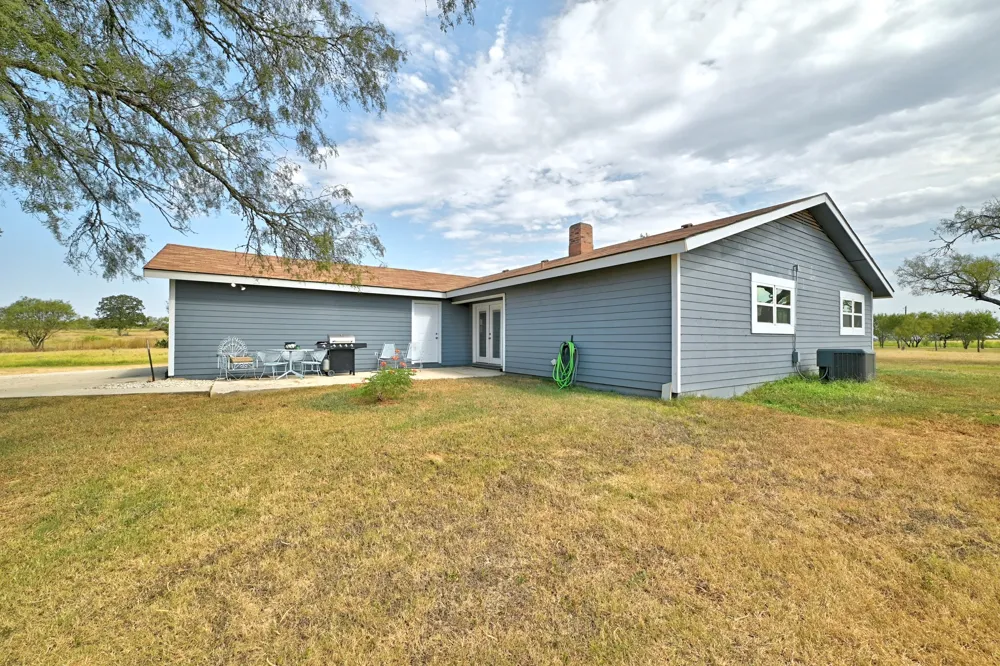 311 Salt Lake Road Luling, TX 78648