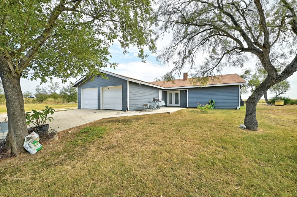 311 Salt Lake Road Luling, TX 78648