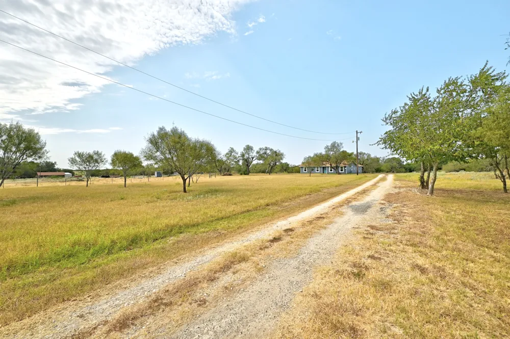 311 Salt Lake Road Luling, TX 78648