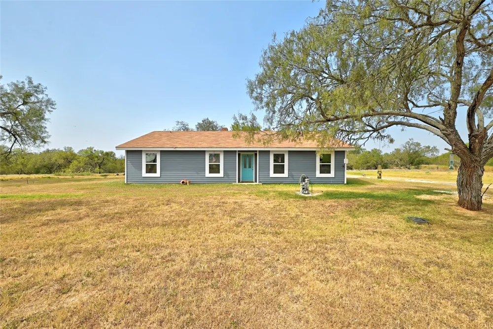 311 Salt Lake Road Luling, TX 78648