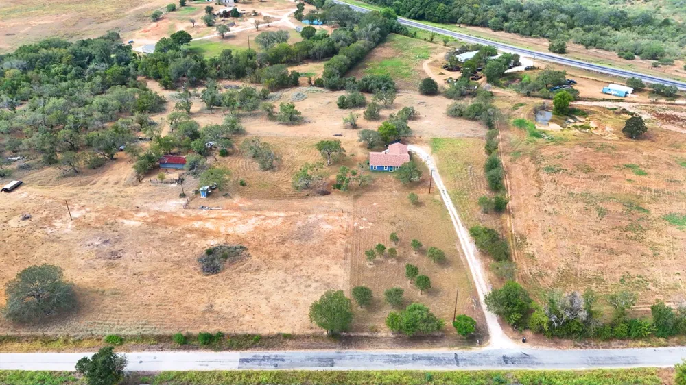 311 Salt Lake Road Luling, TX 78648