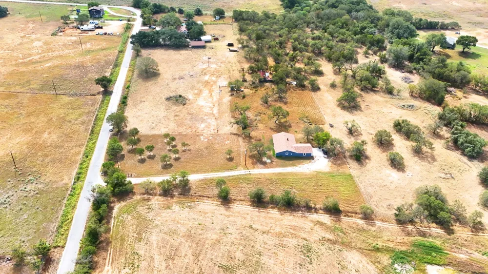 311 Salt Lake Road Luling, TX 78648
