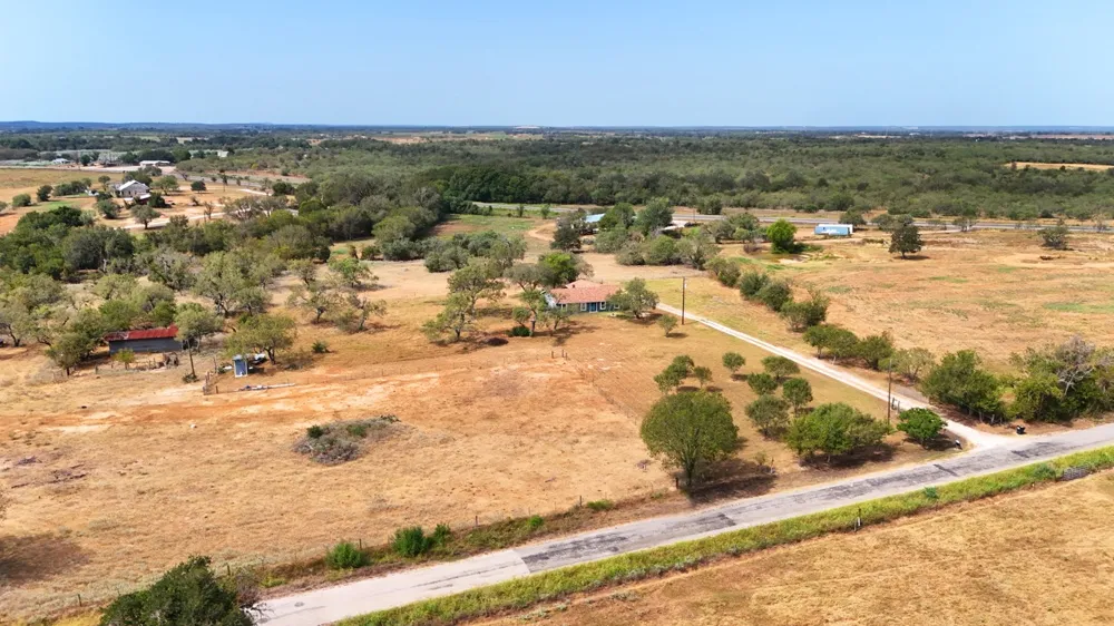 311 Salt Lake Road Luling, TX 78648