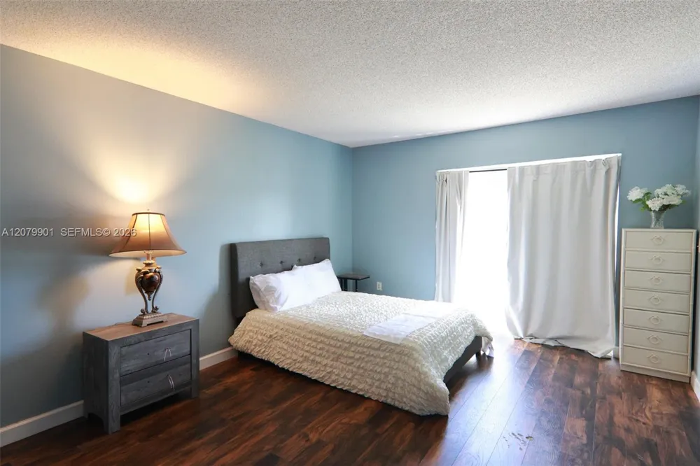 9620 SW 9th Ct Pembroke Pines, FL 33025