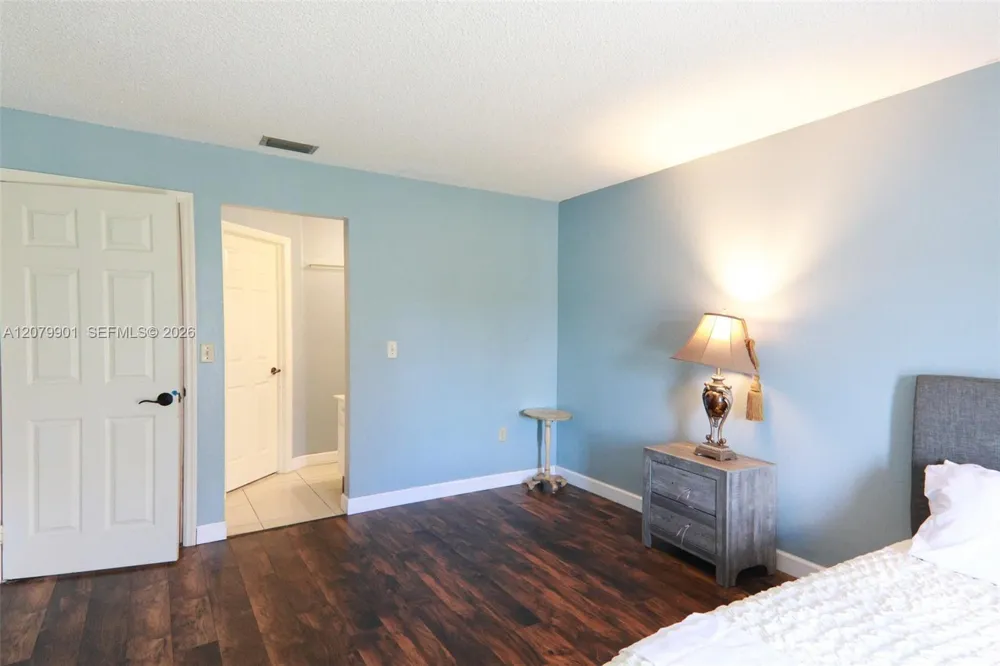 9620 SW 9th Ct Pembroke Pines, FL 33025