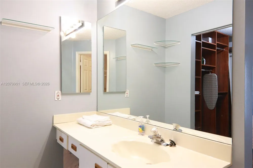9620 SW 9th Ct Pembroke Pines, FL 33025