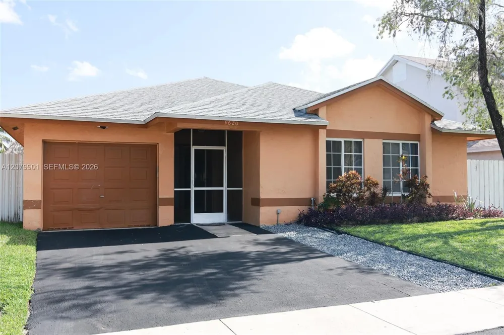 9620 SW 9th Ct Pembroke Pines, FL 33025