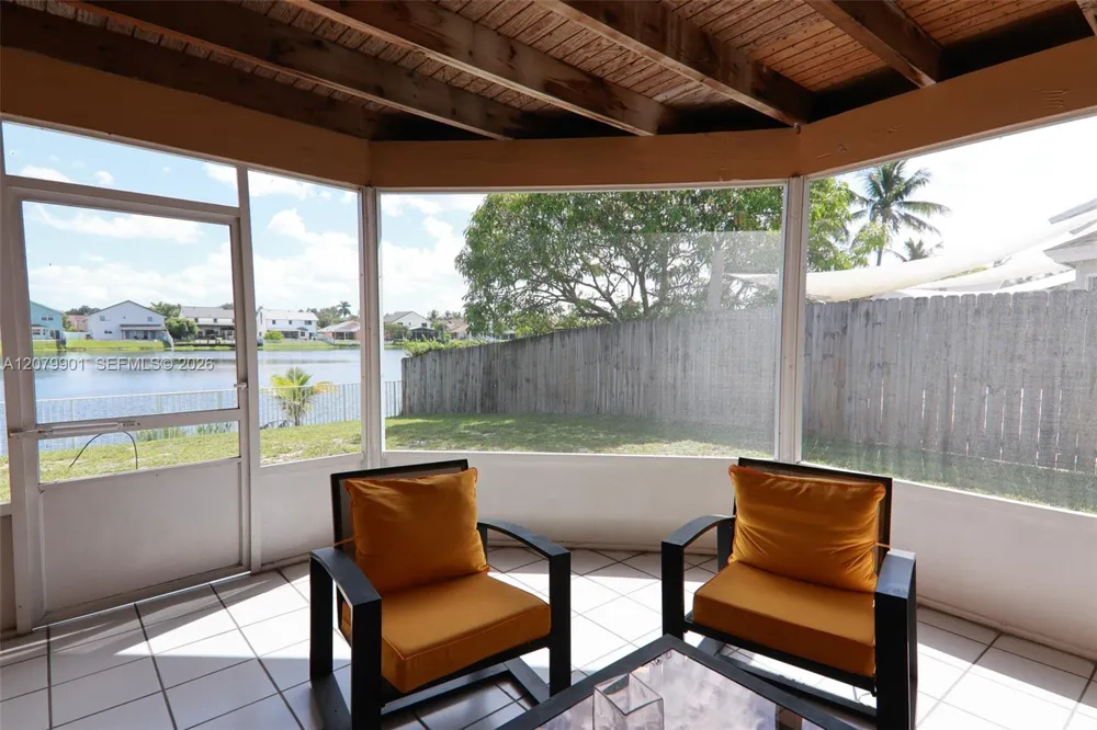 9620 SW 9th Ct Pembroke Pines, FL 33025