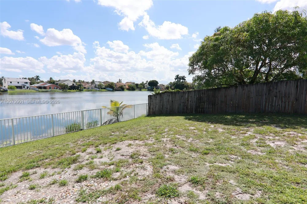 9620 SW 9th Ct Pembroke Pines, FL 33025