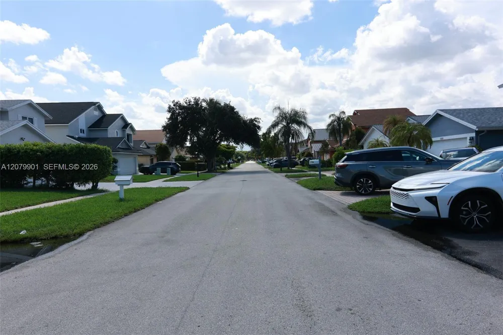 9620 SW 9th Ct Pembroke Pines, FL 33025