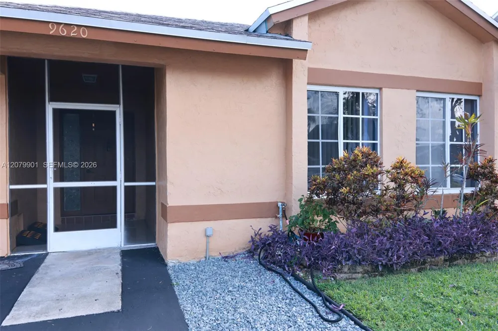 9620 SW 9th Ct Pembroke Pines, FL 33025