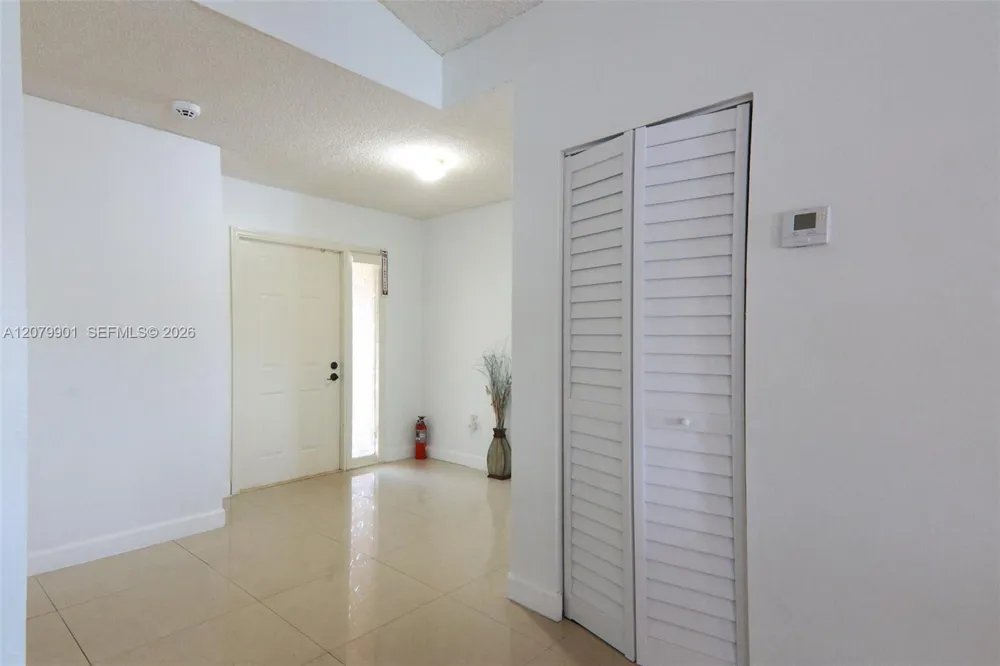 9620 SW 9th Ct Pembroke Pines, FL 33025