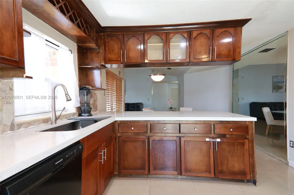 9620 SW 9th Ct Pembroke Pines, FL 33025