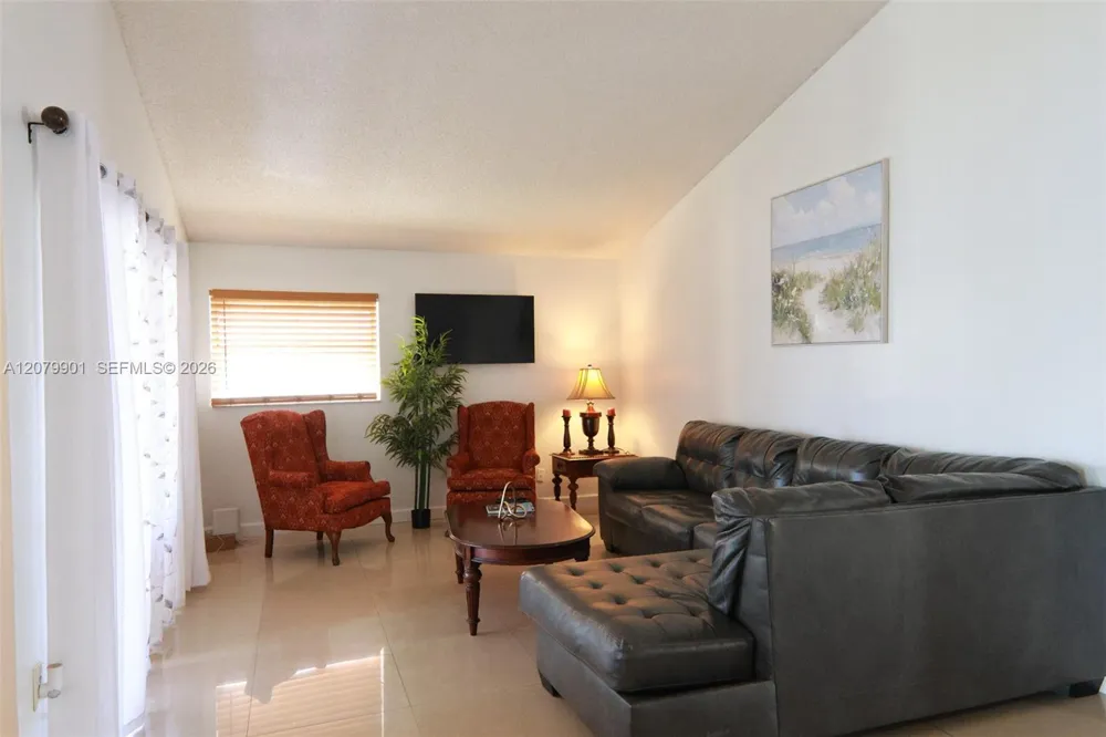9620 SW 9th Ct Pembroke Pines, FL 33025