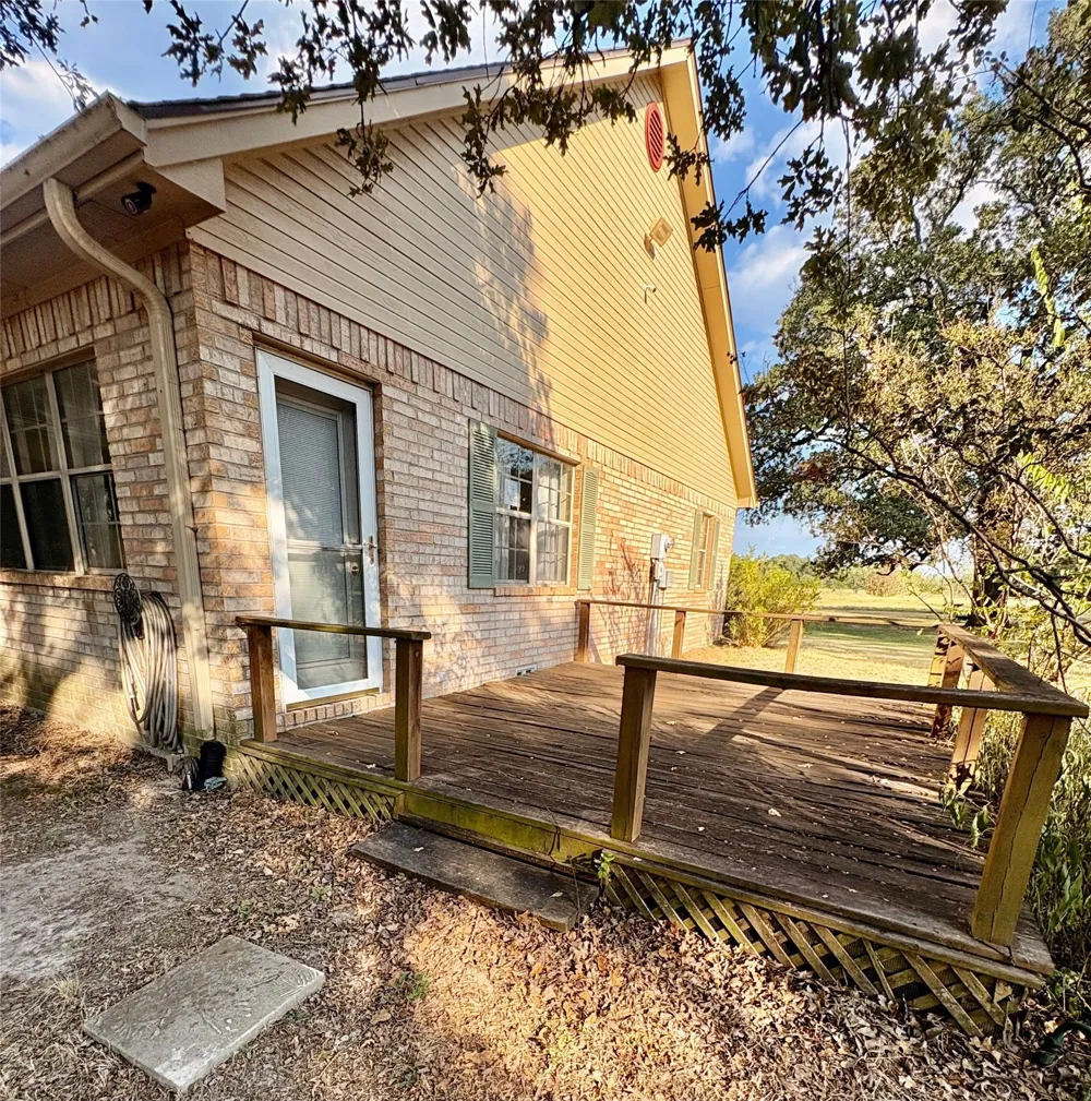 205 Woodside Court Corsicana, TX 75109