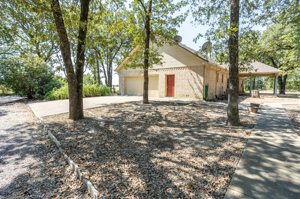 205 Woodside Court Corsicana, TX 75109
