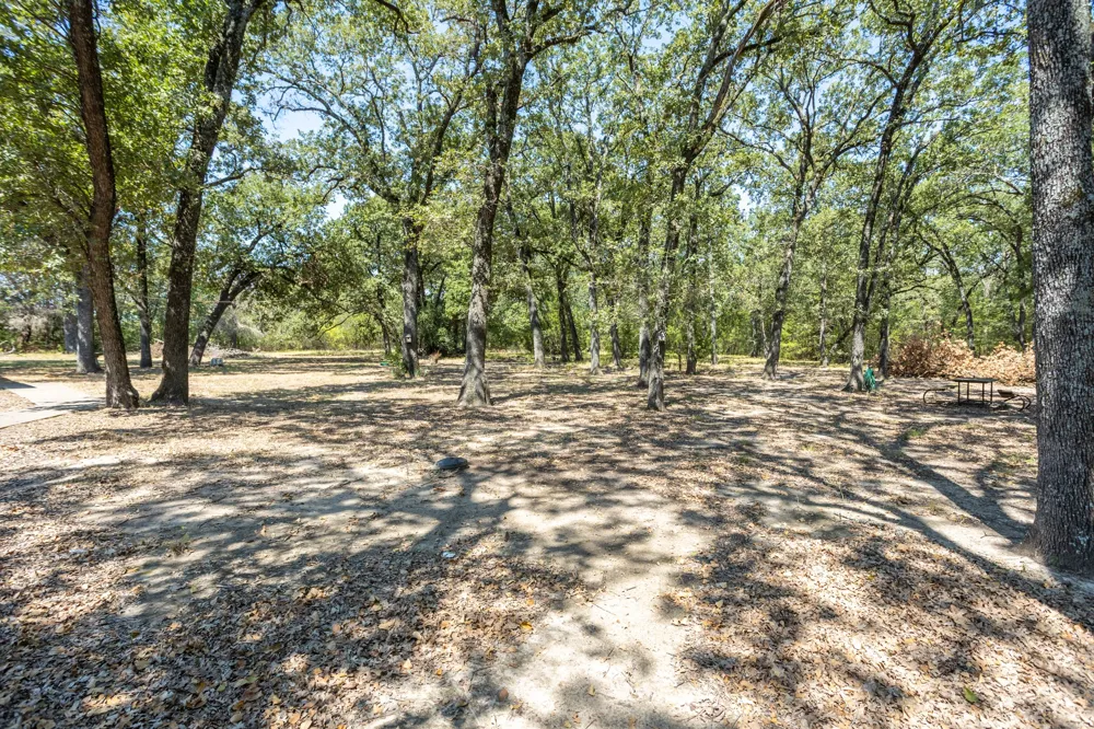 205 Woodside Court Corsicana, TX 75109