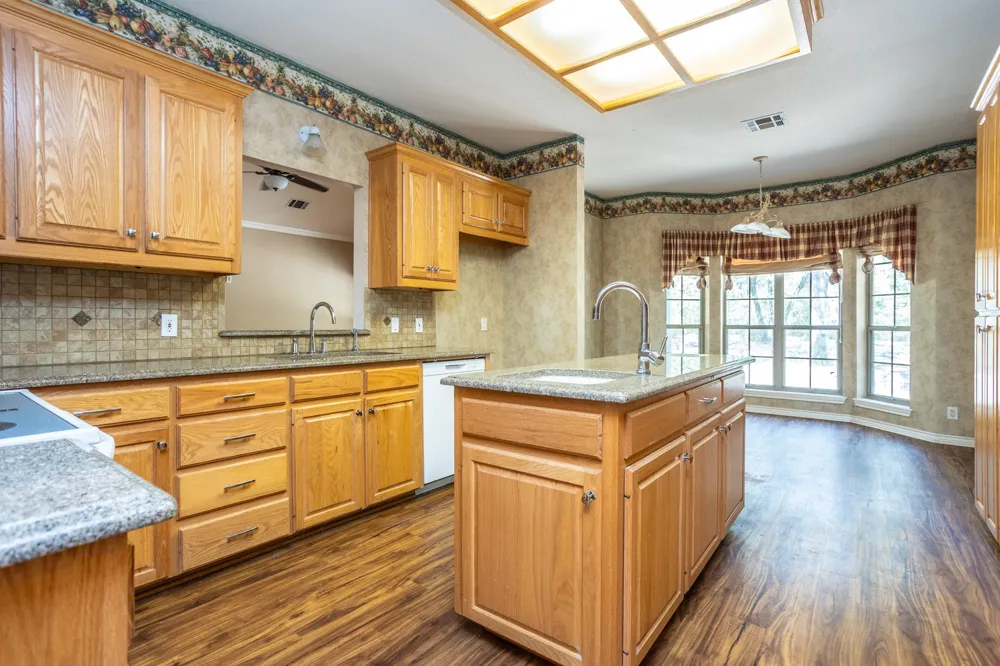 205 Woodside Court Corsicana, TX 75109