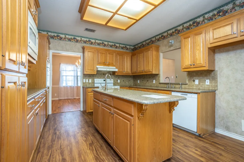 205 Woodside Court Corsicana, TX 75109