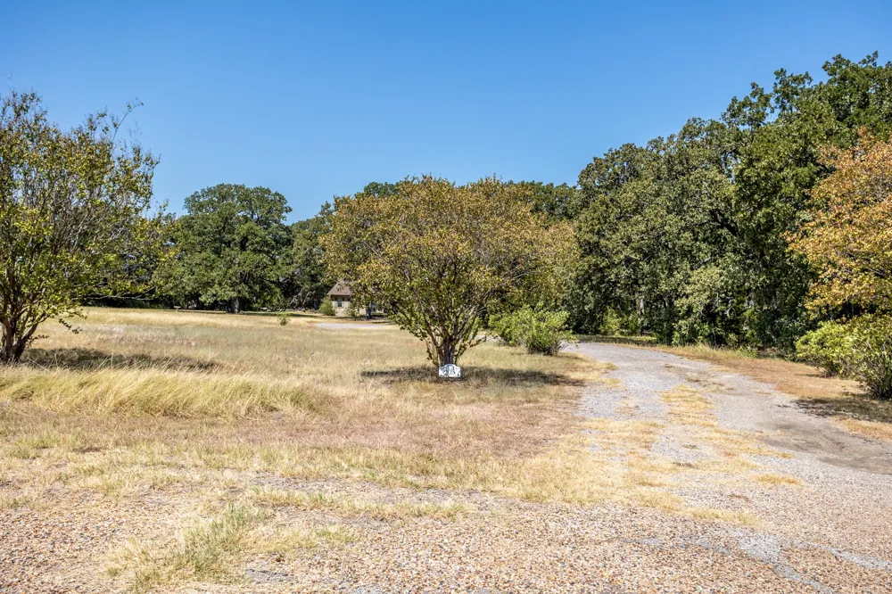 205 Woodside Court Corsicana, TX 75109