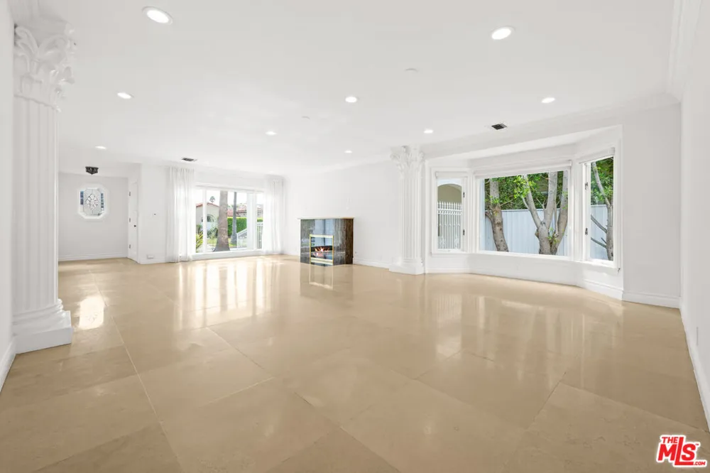 225 S Palm Drive Beverly Hills, CA 90212