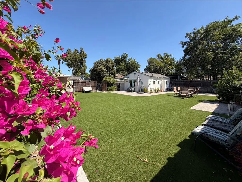 6033 Brockton Riverside, CA 92506