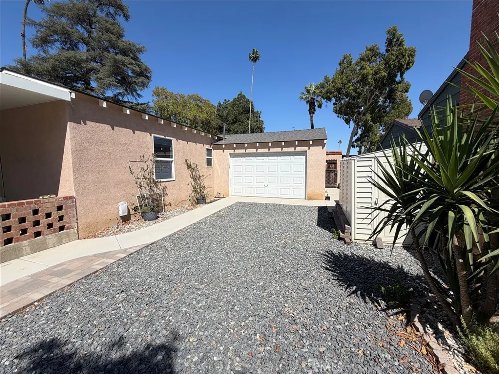 6033 Brockton Riverside, CA 92506