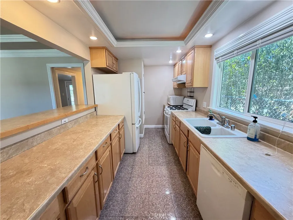 6033 Brockton Riverside, CA 92506