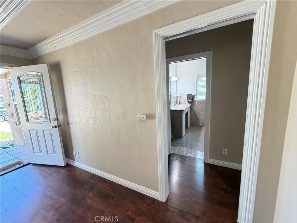 6033 Brockton Riverside, CA 92506