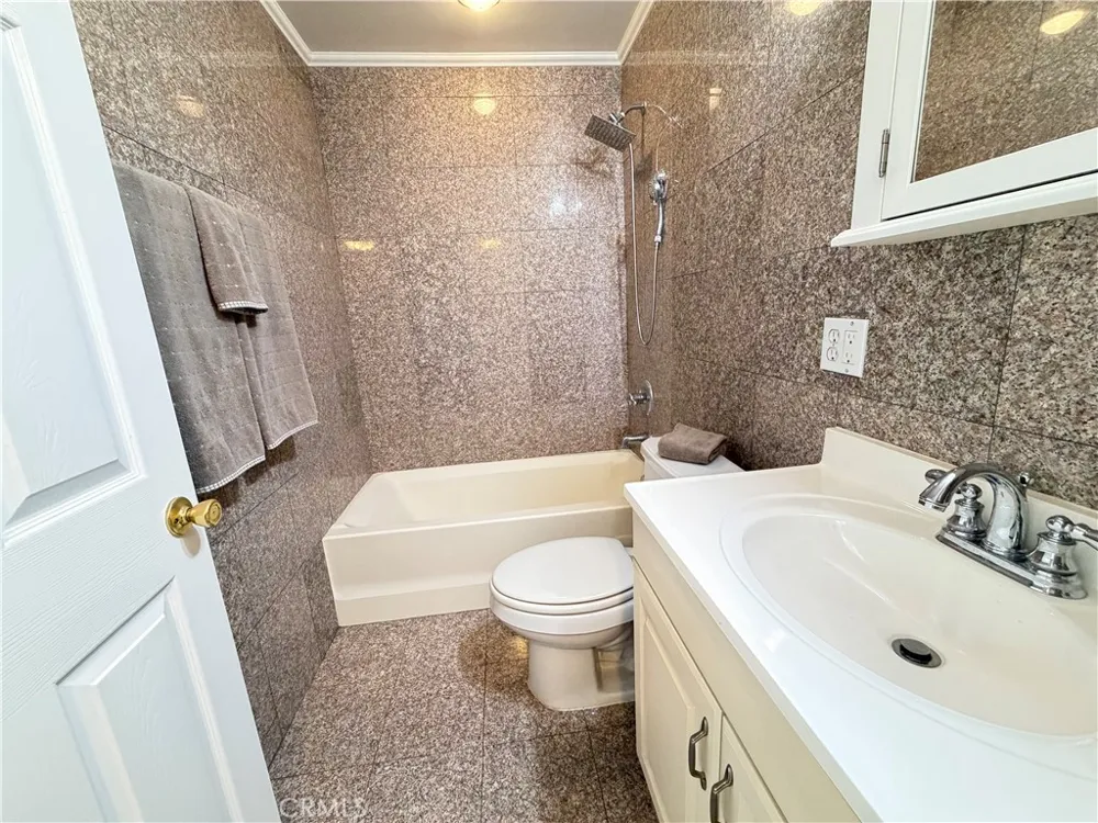 6033 Brockton Riverside, CA 92506