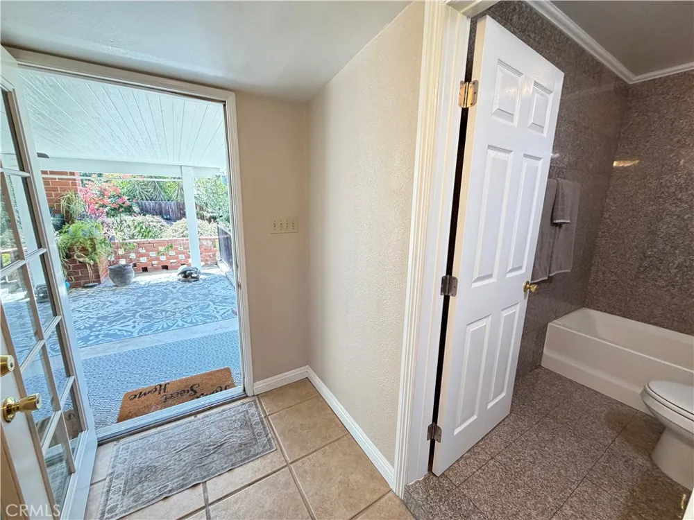 6033 Brockton Riverside, CA 92506