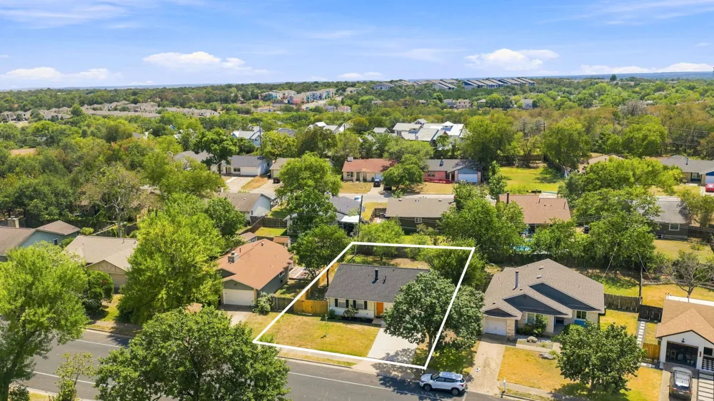 3211 Plantation Road Austin, TX 78745