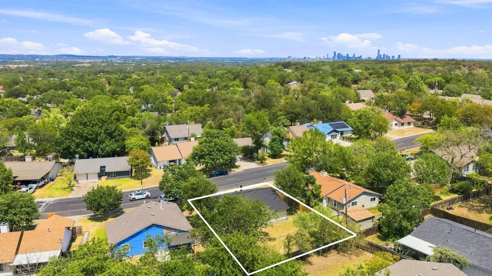 3211 Plantation Road Austin, TX 78745