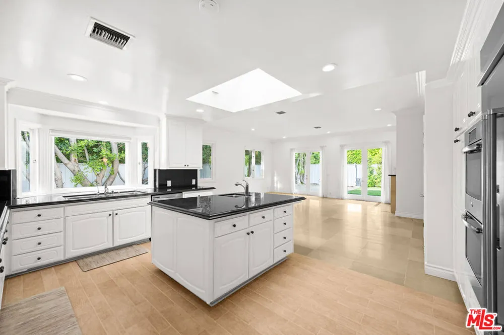 225 S Palm Drive Beverly Hills, CA 90212