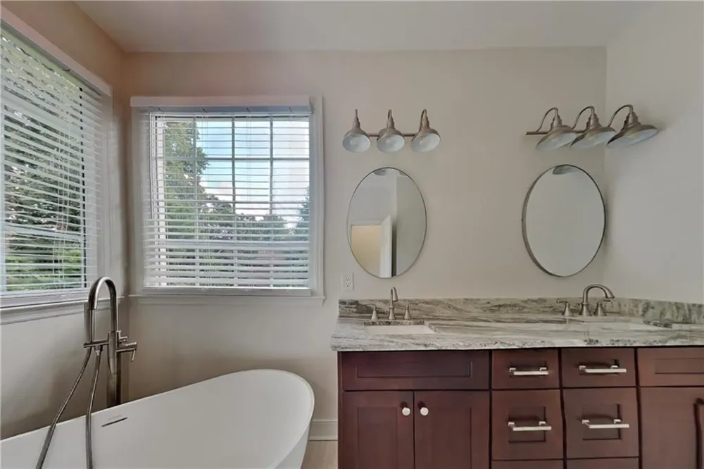 1025 Russell Point Suwanee, GA 30024