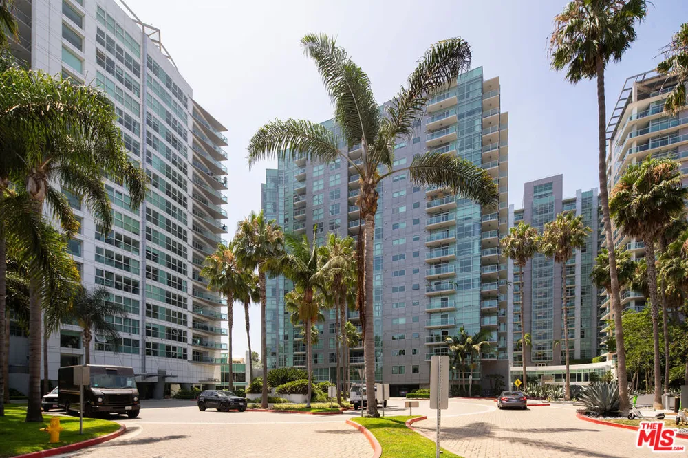 13700 Marina Pointe Drive Marina del Rey, CA 90292
