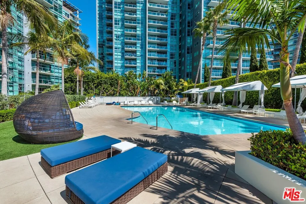 13700 Marina Pointe Drive Marina del Rey, CA 90292