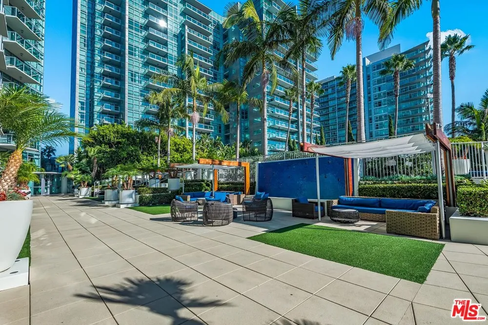 13700 Marina Pointe Drive Marina del Rey, CA 90292