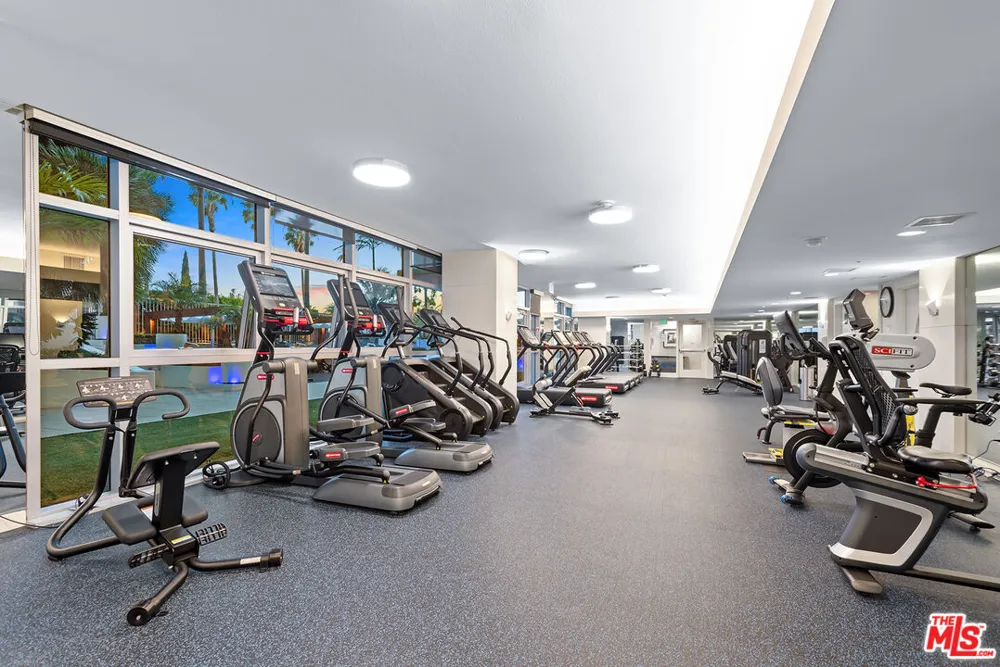 13700 Marina Pointe Drive Marina del Rey, CA 90292