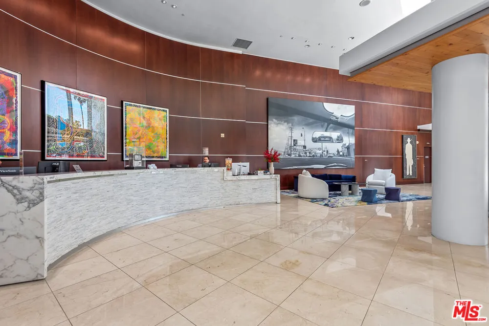 13700 Marina Pointe Drive Marina del Rey, CA 90292